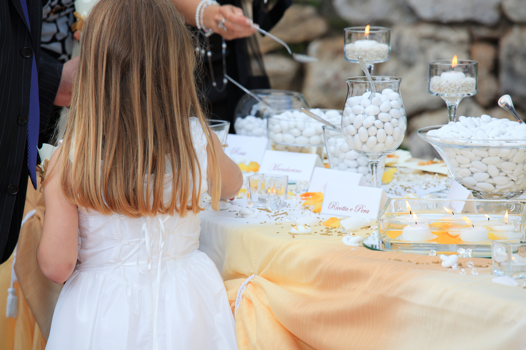 How to Set Up a Wedding Kids Table