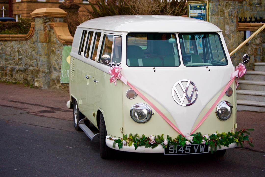 8 wonderful wedding car decorations that will have you reaching