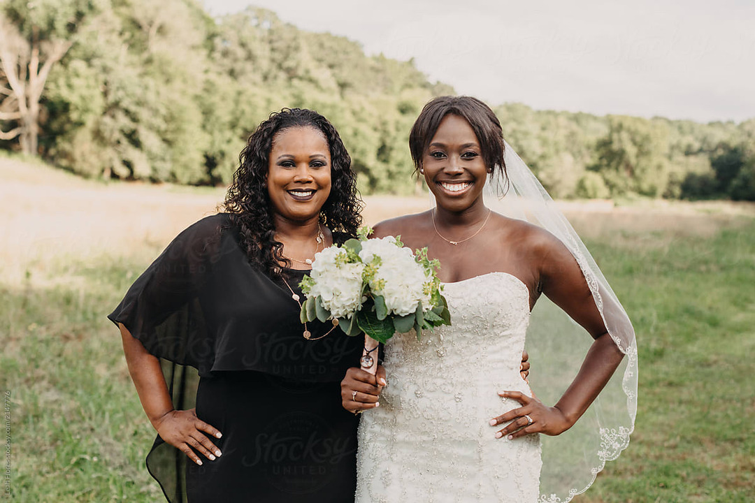 Bridal Party vs. Wedding Party: What's the Difference? - Zola Expert Wedding  Advice