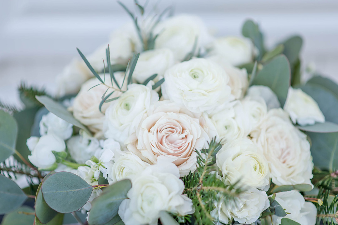Flower Ideas For The Minimalist Bride Zola Expert Wedding Advice