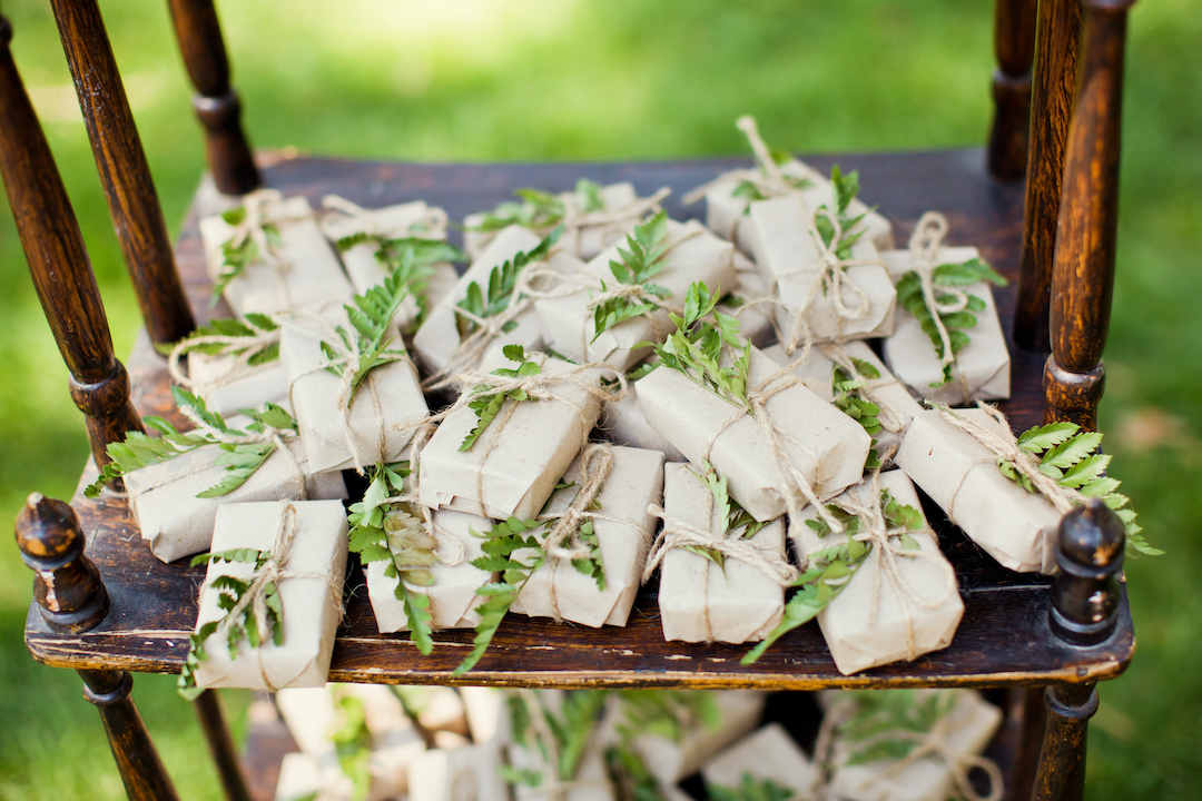 8 Rustic Wedding Favors 