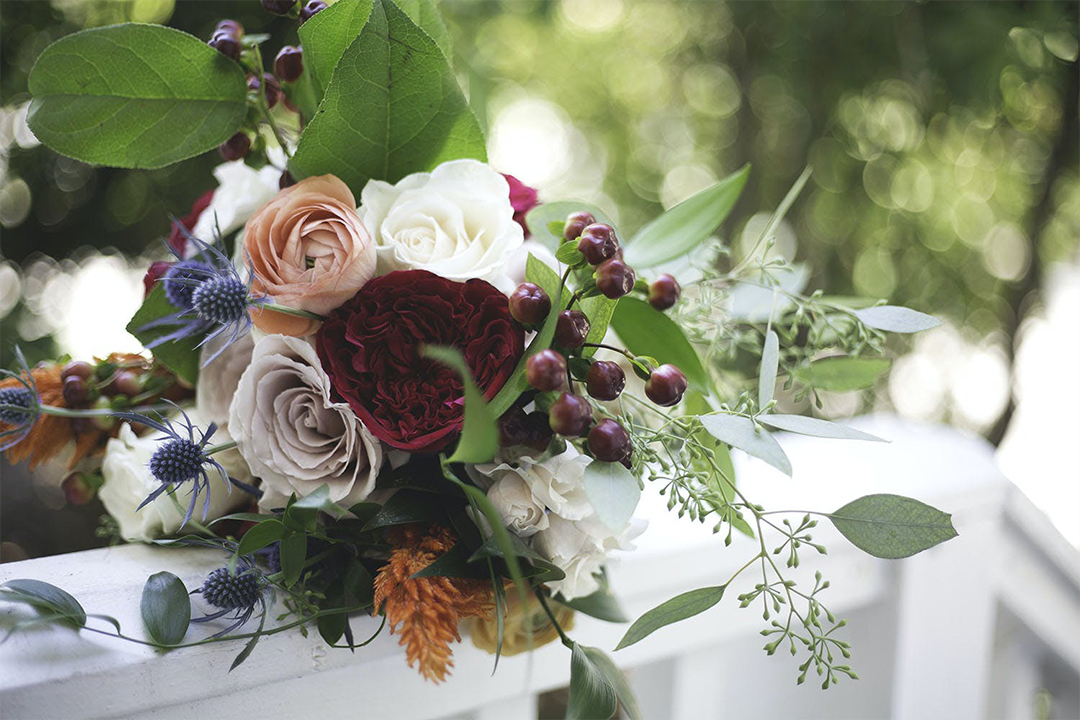 How To Find An Affordable Wedding Florist Zola Expert Wedding Advice   Inline RusticFallWeddingatTheFlowerFarmInn LDPhotography 