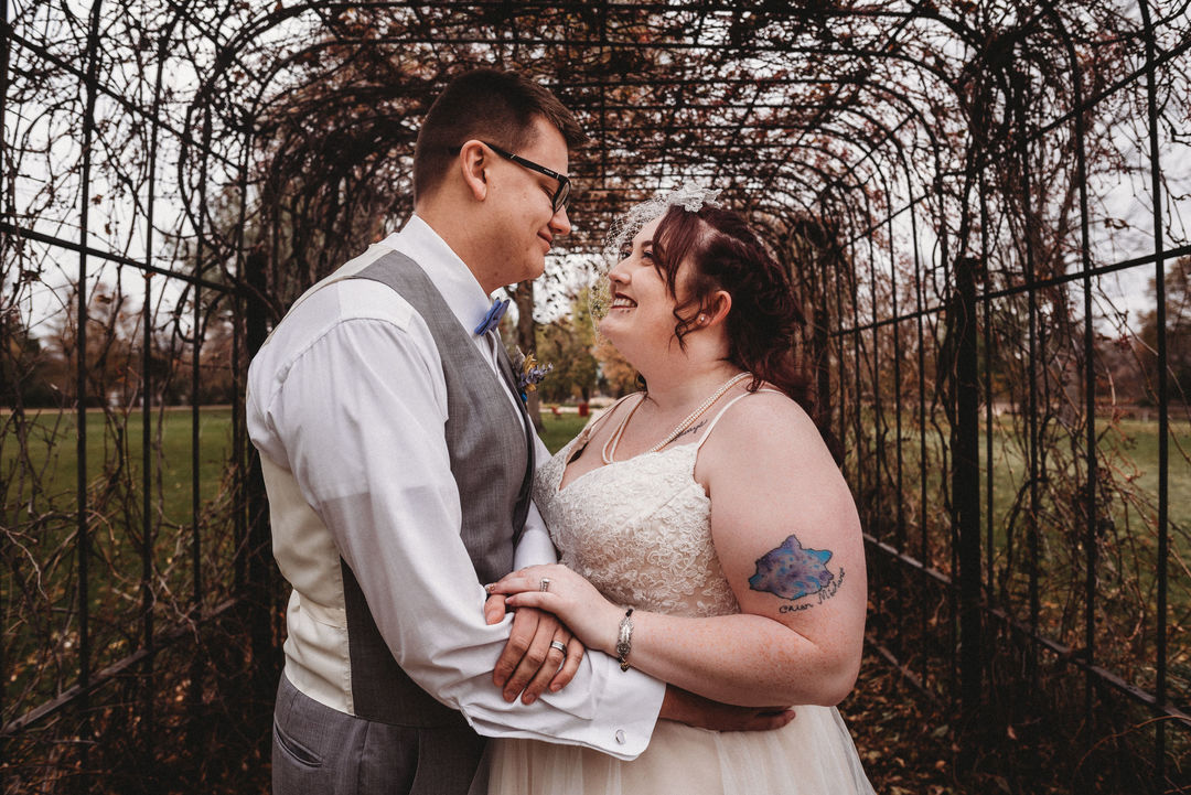 couple gets married outside