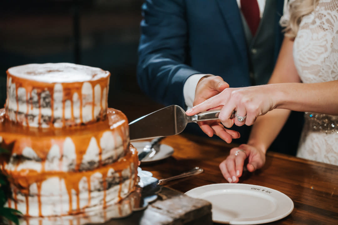 A Guide To Wedding Cake Prices Costs Zola Expert Wedding Advice