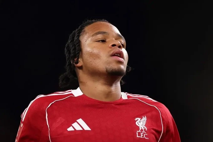 Liverpool phải bồi thường 2,8 triệu bảng cho Chelsea