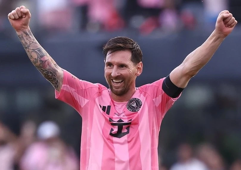 Messi ghi bàn thắng thứ 900