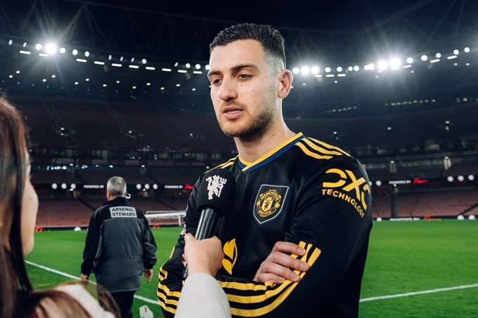 Bayern Munich và Real Madrid tranh giành Diogo Dalot của MU