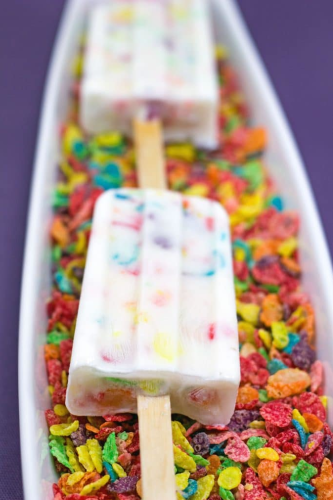 Fruity-Pebbles-Greek-Yogurt-Popsicles-3-683x1024