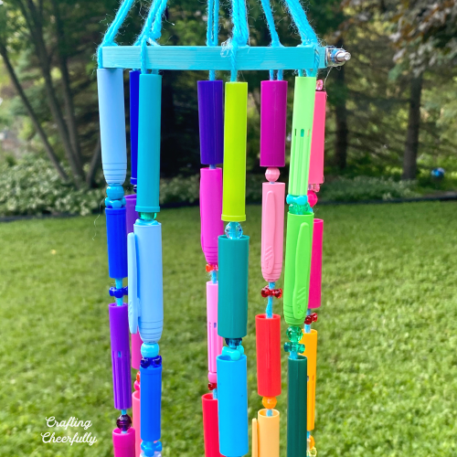 DIY-Wind-Chimes-Made-From-Recycled-Marker-Caps-13