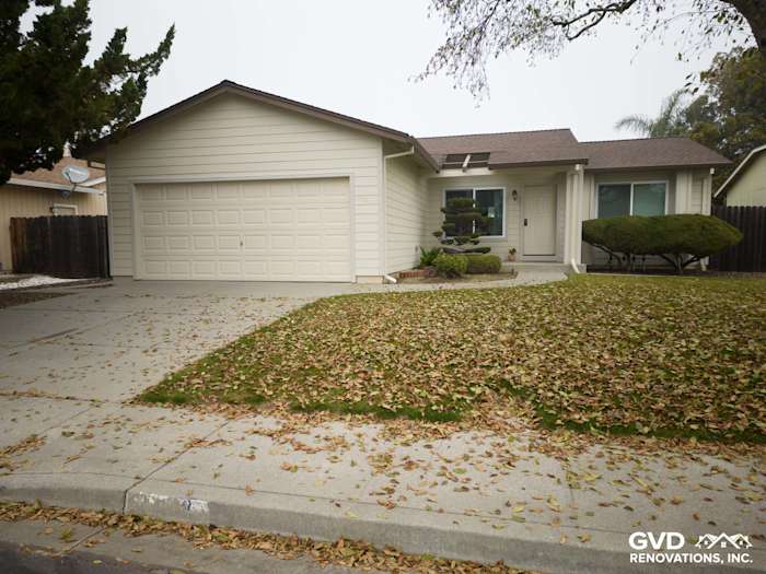 Suisun City home featuring James Hardie Navajo Beige lap siding and Cobble Stone HardieTrim on exterior