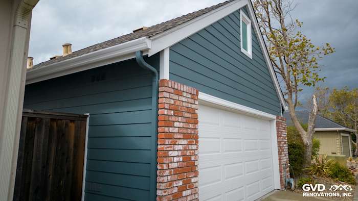 Evening Blue HardiePlank siding and Arctic White Trim on an Alameda, CA home exterior