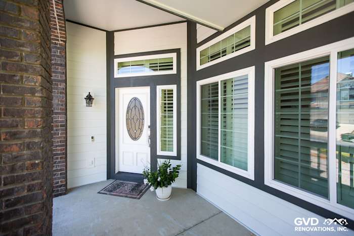 Arctic White HardiePlank siding and Iron Gray trim accent the modern entryway in Hayward