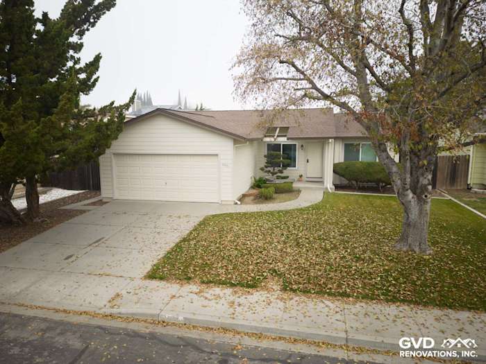 Suisun City home featuring James Hardie Navajo Beige Lap Siding and Cobble Stone HardieTrim