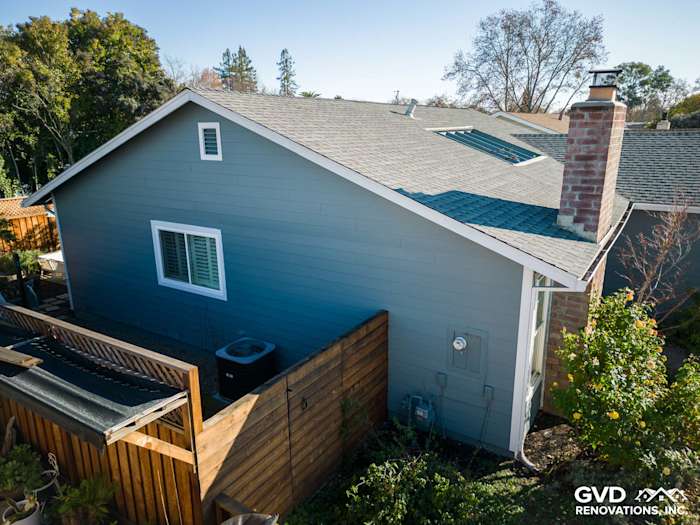 Sonoma home featuring James Hardie Boothbay Blue siding and Simonton DaylightMax Windows in a modern design