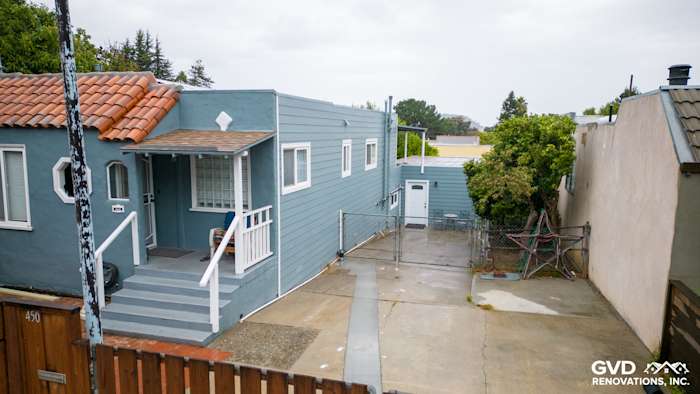 Brisbane home with Boothbay Blue HardiePlank siding and Arctic White trim, showcasing inviting exterior design