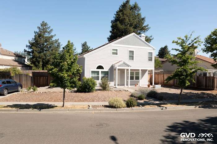 Petaluma home featuring Pearl Gray James Hardie siding and Arctic White trim, new vinyl windows in a landscaped yard