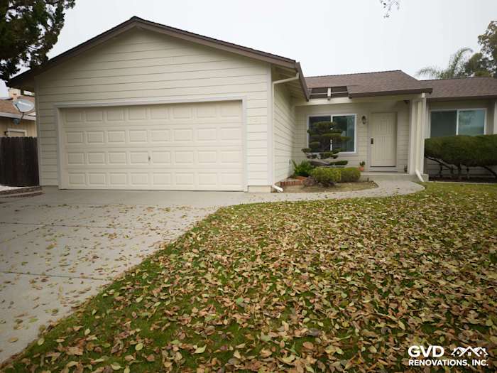 Suisun City home featuring James Hardie Navajo Beige Lap Siding and Cobble Stone HardieTrim with landscaped yard