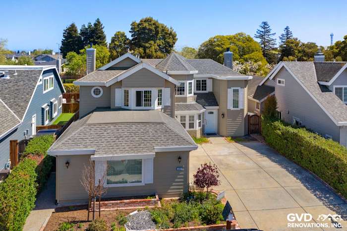 Foster City home featuring Monterey Taupe James Hardie siding and Arctic White trim with Mezzo windows