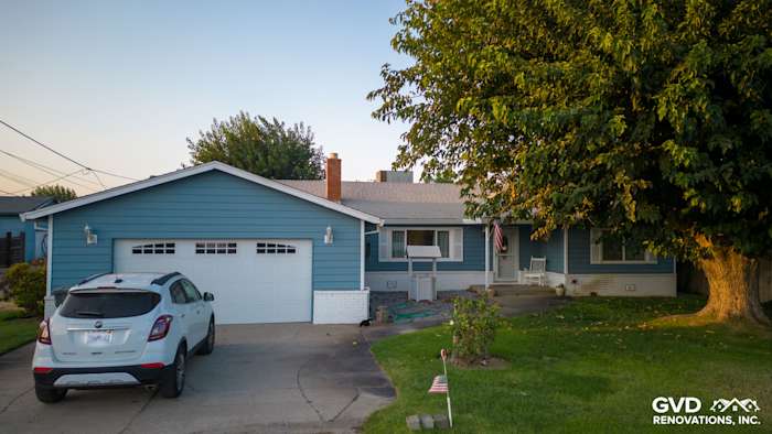 New blue Alside Prodigy vinyl siding installation on a Yuba City home with a landscaped front