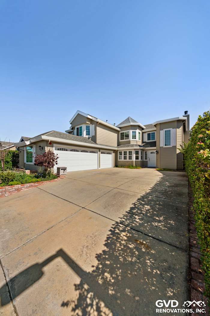 Foster City home exterior featuring Monterey Taupe James Hardie siding and Arctic White trim with Mezzo windows