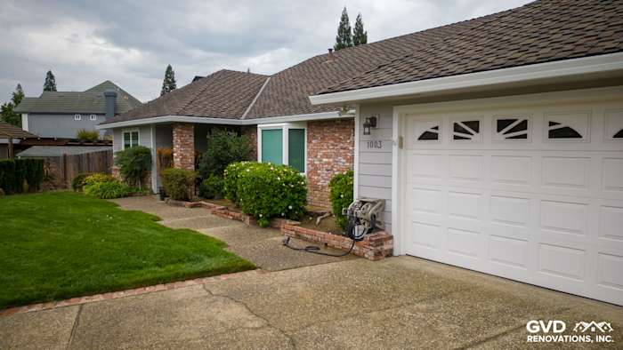 Newly installed James Hardie Cedarmill siding and Milgard windows on Roseville home exterior