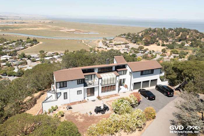 Modern home exterior featuring Arctic White James Hardie Lap Siding and landscaped surroundings in San Rafael, CA
