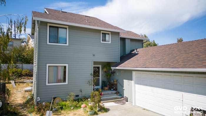 New Alside Prodigy vinyl siding in light gray on a two-story home with Mezzo windows in El Sobrante