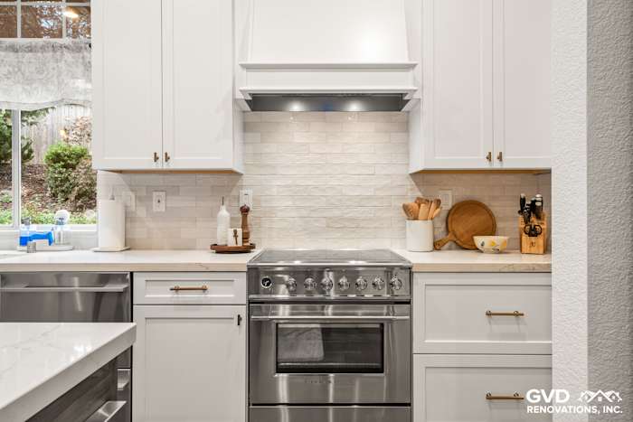 Modern Folsom kitchen with Waypoint cabinets, granite countertops, and a stylish backsplash behind a stainless steel range