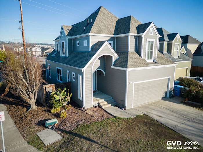 Modern home exterior with James Hardie Aged Pewter siding, showcasing a sleek design in Santa Rosa, CA