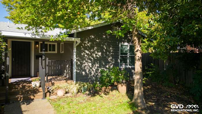 Carmichael home exterior featuring Alside Prodigy Vinyl Siding and new Milgard Windows under lush greenery