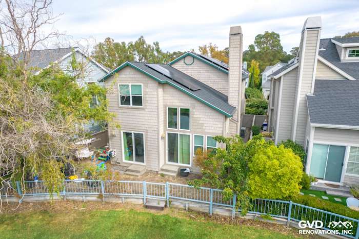 Newly installed Anlin Catalina Windows and repaired siding enhance the home's exterior in San Rafael, CA