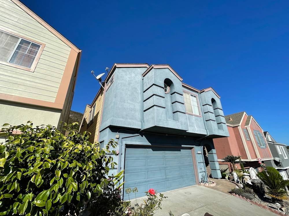 Blue exterior walls with distinct architectural features in Sacramento's residential neighborhood