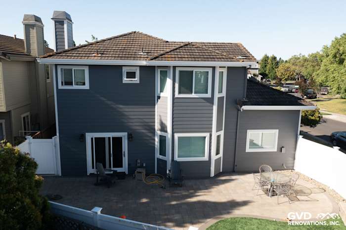Home exterior in Petaluma featuring Night Gray James Hardie lap siding, Pearl Gray shingle siding, and vinyl windows