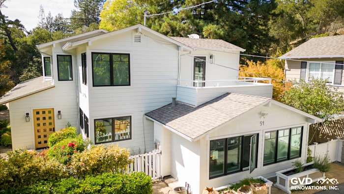 New Arctic White James Hardie siding and trim on a modern home in Orinda, CA