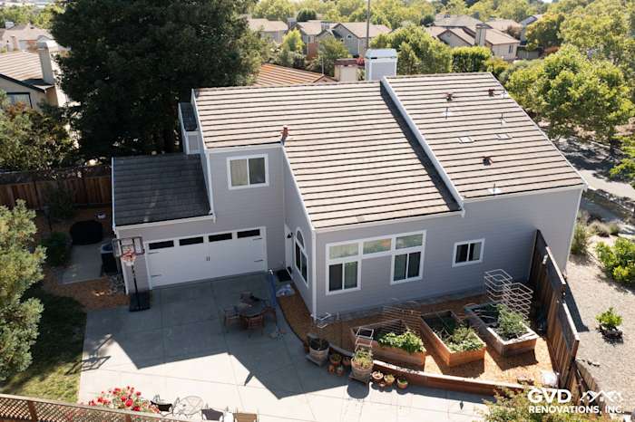 Modern Petaluma home featuring Pearl Gray James Hardie siding and Arctic White trim with Simonton windows