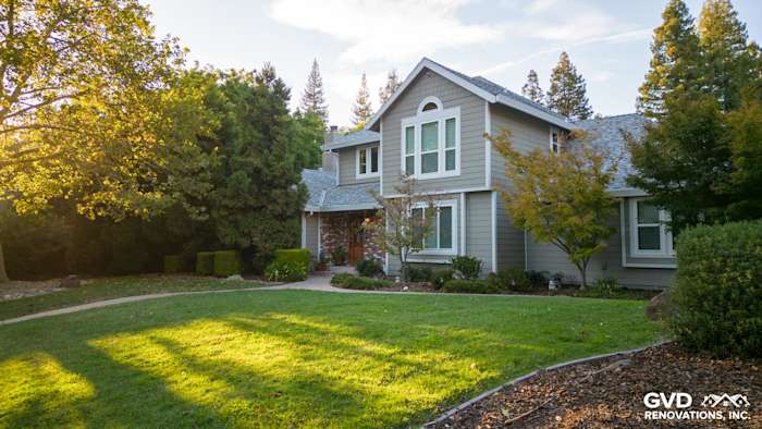Fair Oaks home exterior with James Hardie Cedarmill siding in Monterey Taupe and Arctic White trim