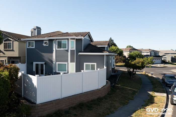 Home exterior showcasing Night Gray James Hardie lap siding, Pearl Gray shingle siding, and vinyl windows