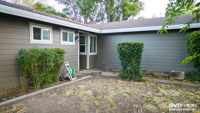 New Cobble Stone James Hardie siding on a home's exterior in Orangevale, featuring a landscaped area