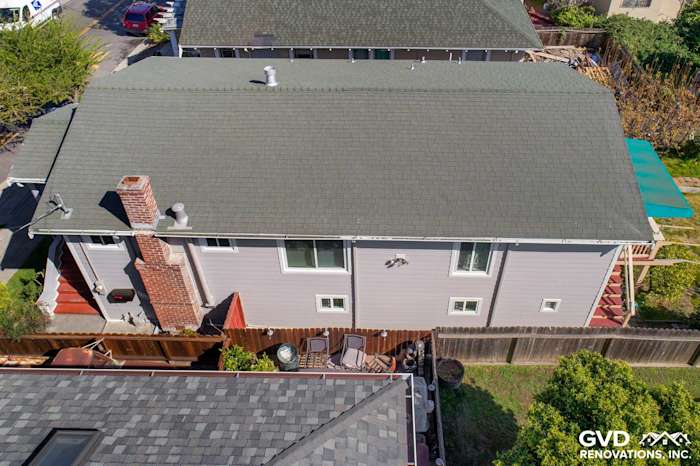 Pearl Gray James Hardie siding with Arctic White trim on a home in Oakland, CA, featuring a sloped roof and patio area