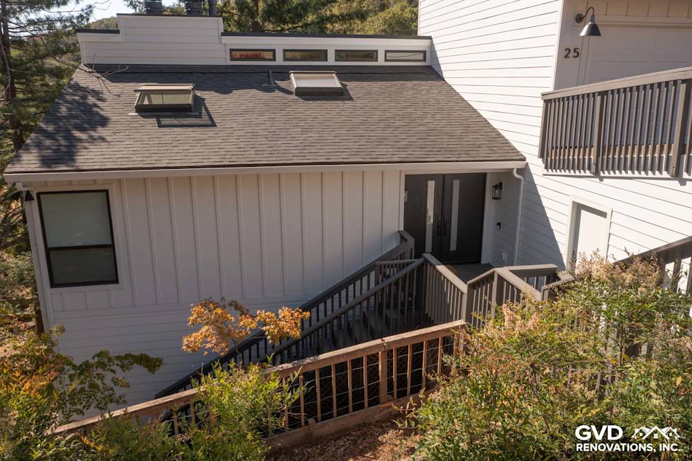 New Arctic White James Hardie lap and vertical siding, featuring sleek modern design in Novato, CA