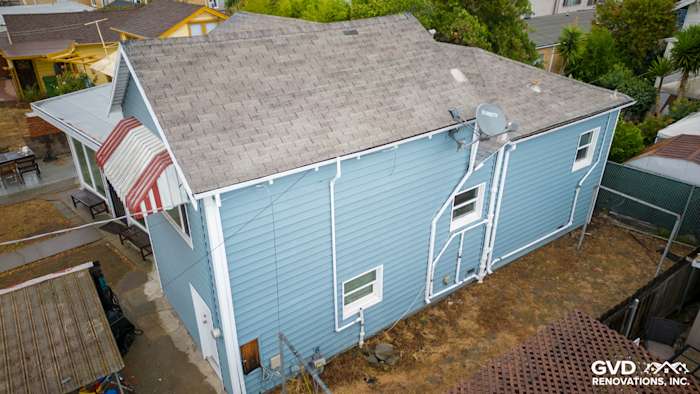 New Alside Prodigy vinyl siding in light blue on a home's exterior in Oakland, CA, showcasing updated design and materials