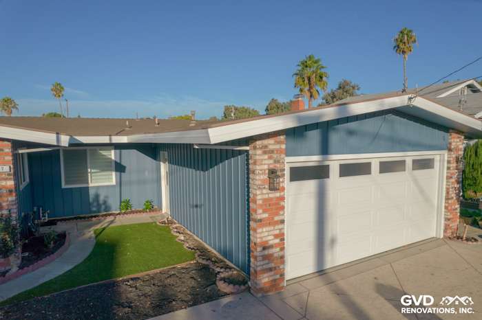 Home exterior showcasing Prodigy Vinyl Siding in blue, with brick accents and green landscaping in Antioch, CA