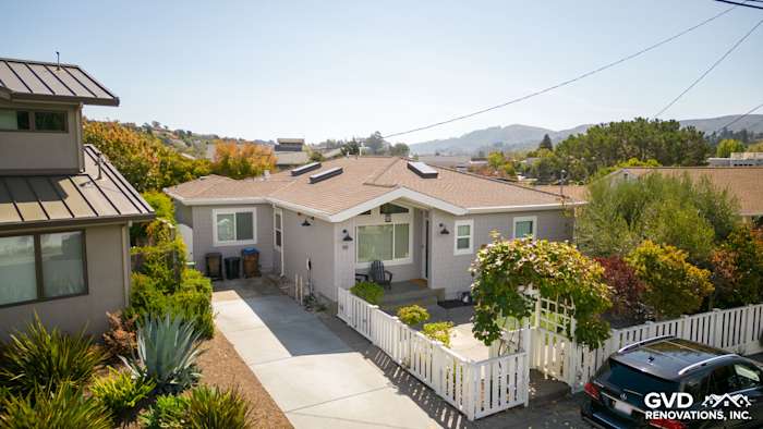 Mill Valley home featuring Pearl Gray James Hardie shingle siding and Arctic White trim with green landscaping
