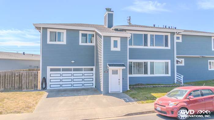 Daly City home featuring upgraded Prodigy Vinyl Siding in Midnight and Harbor Blue with modern clapboard design
