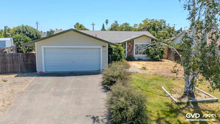Sleek Sacramento home featuring James Hardie Horizontal Lap Siding in Navajo Beige and Anlin Windows, modern curb appeal