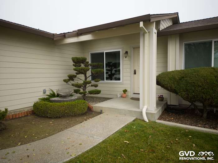 Suisun City home exterior featuring James Hardie Navajo Beige Lap Siding and Cobble Stone HardieTrim