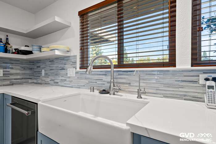 Modern kitchen sink with MSI Calacatta Ultra countertop, Misty Fjord backsplash, and Waypoint cabinets in Elk Grove
