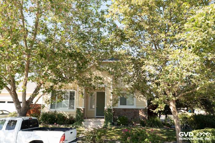 Home exterior in Petaluma featuring Prodigy Insulated Vinyl Siding with lush landscaping and mature trees