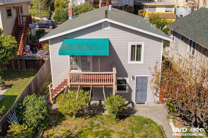 Oakland home featuring Pearl Gray HardiePlank siding and Arctic White trim under a green awning