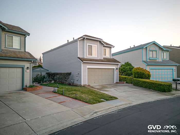 Fremont home featuring James Hardie Pearl Gray siding and Arctic White trim with Anlin windows